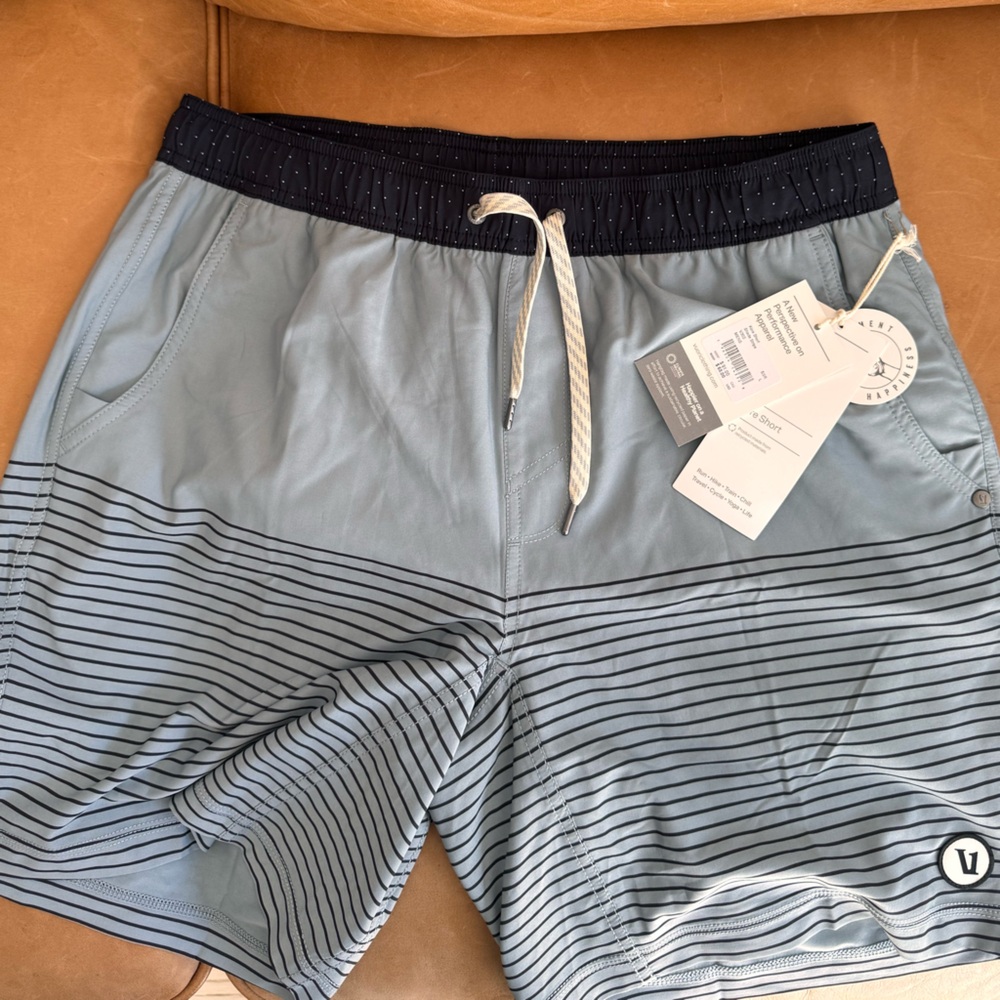 Vuori Trail Kore Short Mens L blue grey Lined 7.5” Inseam Zip Pocket‎ Stretch